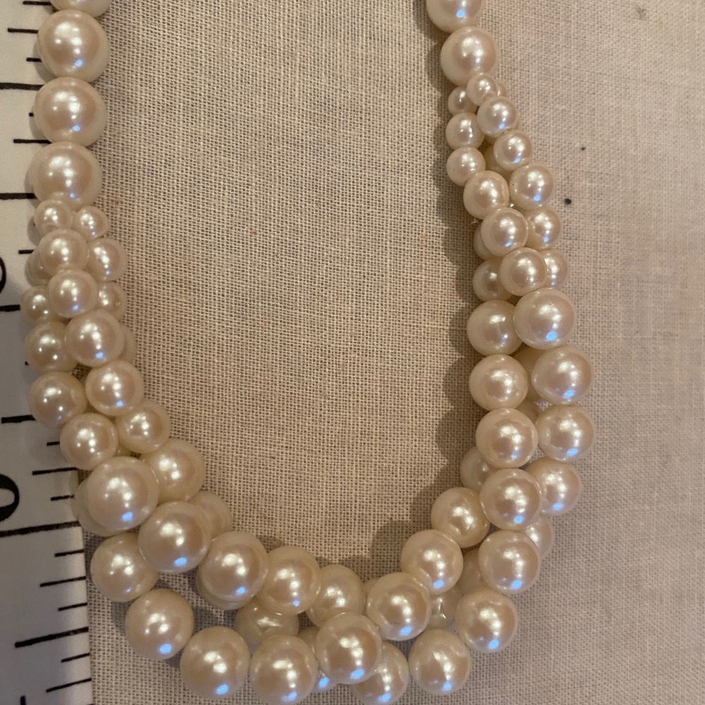Twisted Faux Pearl Necklace